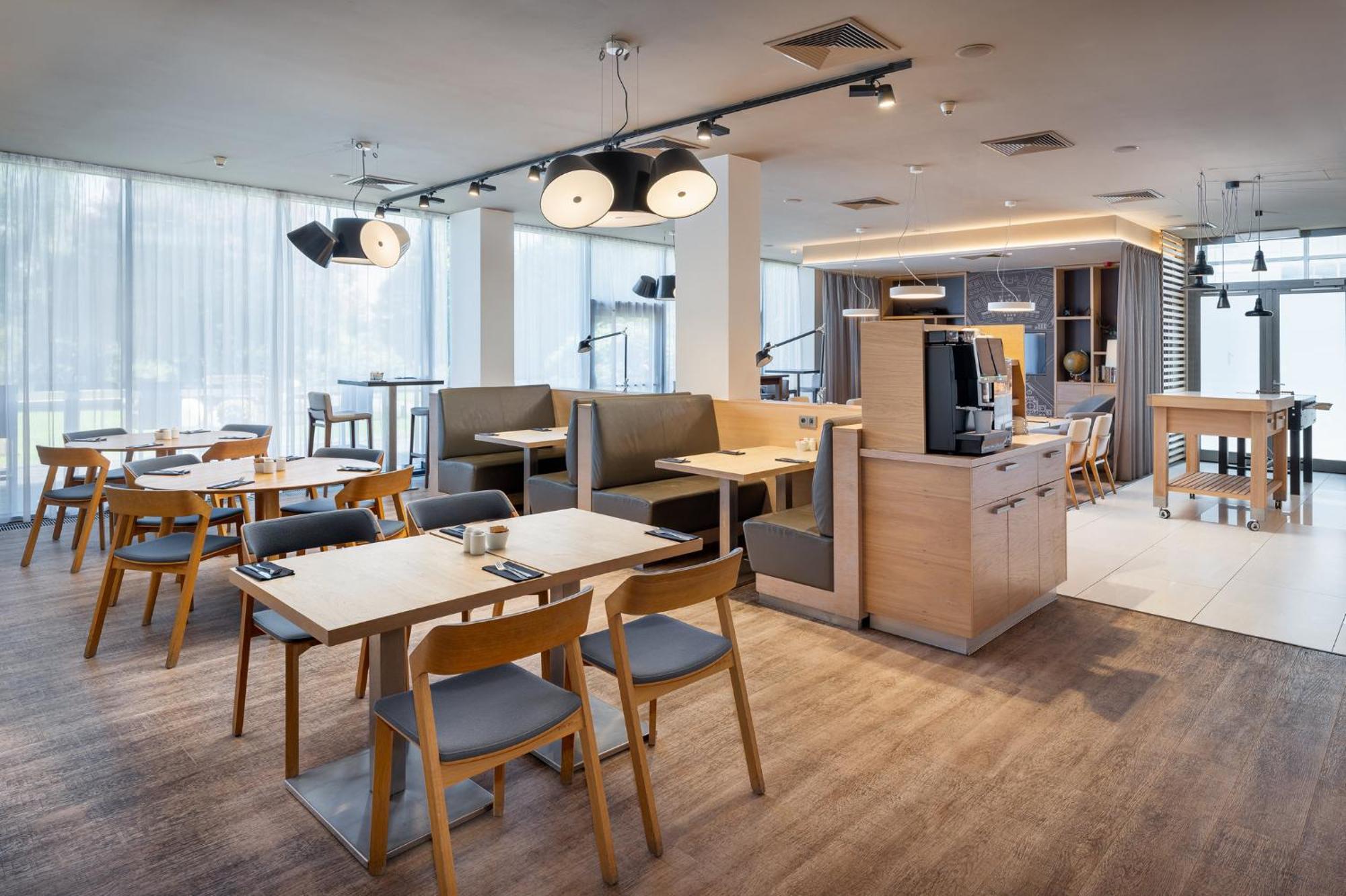 Hotel Airport By Ihg